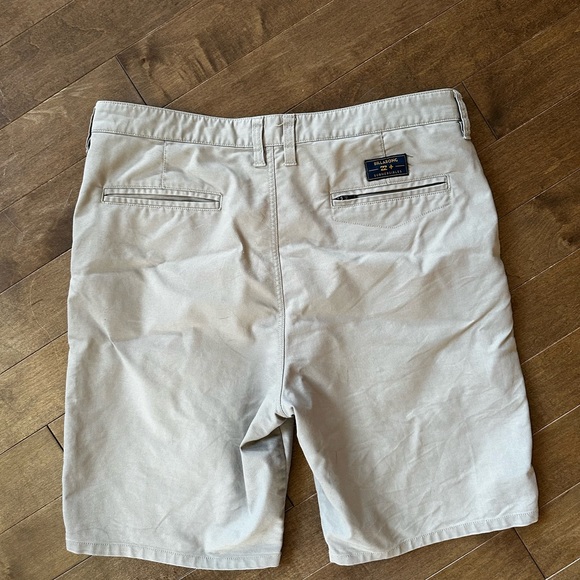 Mens Billabong shorts. Size 34. GUC. - Picture 2 of 5